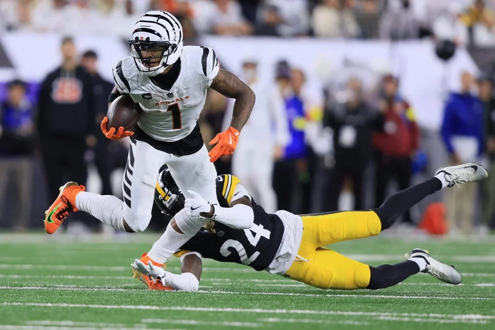 Cincinnati Bengals breaks a tackle against Pittsburgh Steelers cornerback Joey Porter Jr. (24) during the second half at Paycor Stadium.