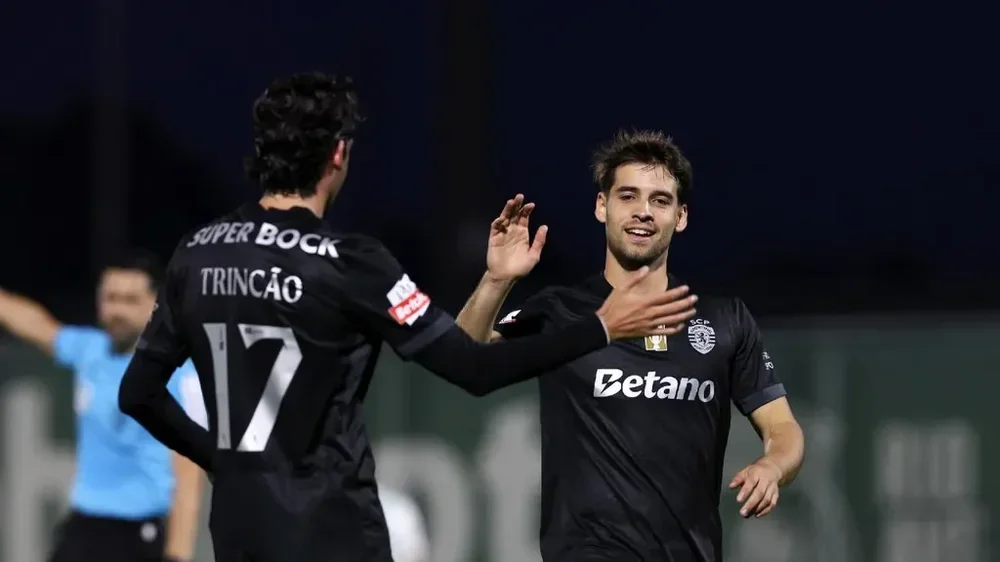 Daniel Bragança e Trincão no Rio Ave-Sporting (ESTELA SILVA/LUSA)
