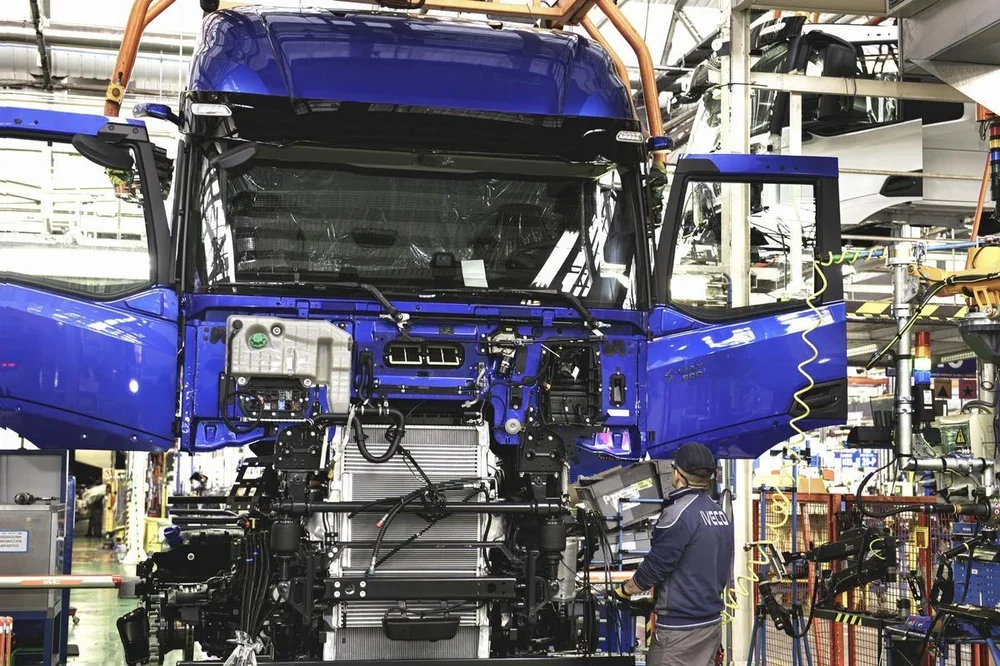 Cabina de un camión en la fábrica de IVECO